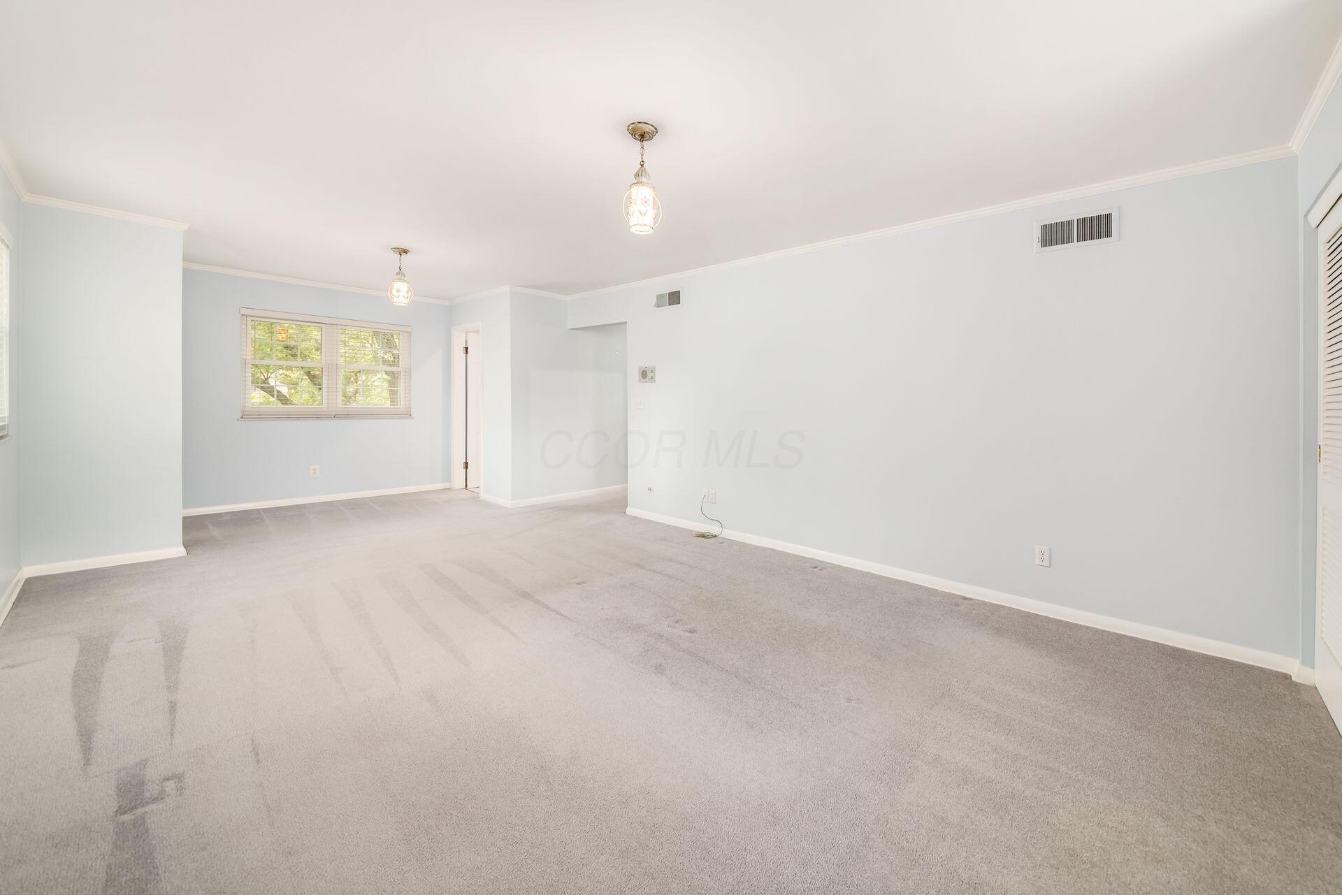 1960 Hythe Road Columbus, OH 43220 - Photo 25 of 46 028_0a12e23eb_L 1960 Hythe090