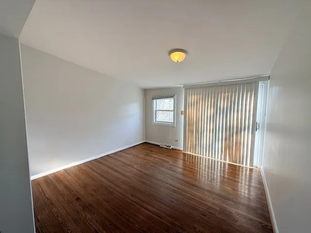 $2,600 | 363 Maple Street, Glen Ellyn, IL 60137