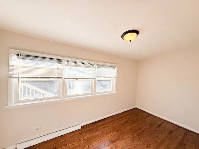 $2,600 | 363 Maple Street, Glen Ellyn, IL 60137