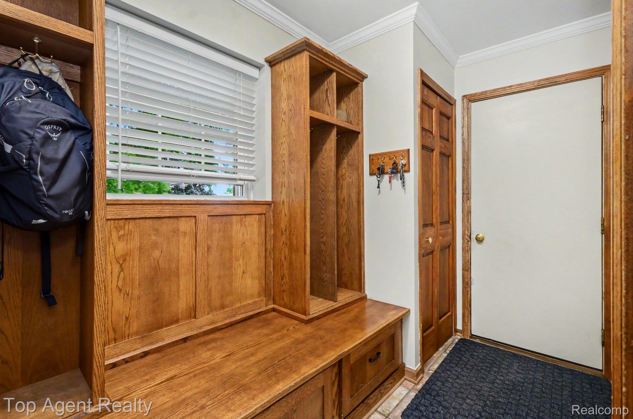 3759 Donley Avenue Rochester, MI 48309 - Photo 15 of 29 Mudroom