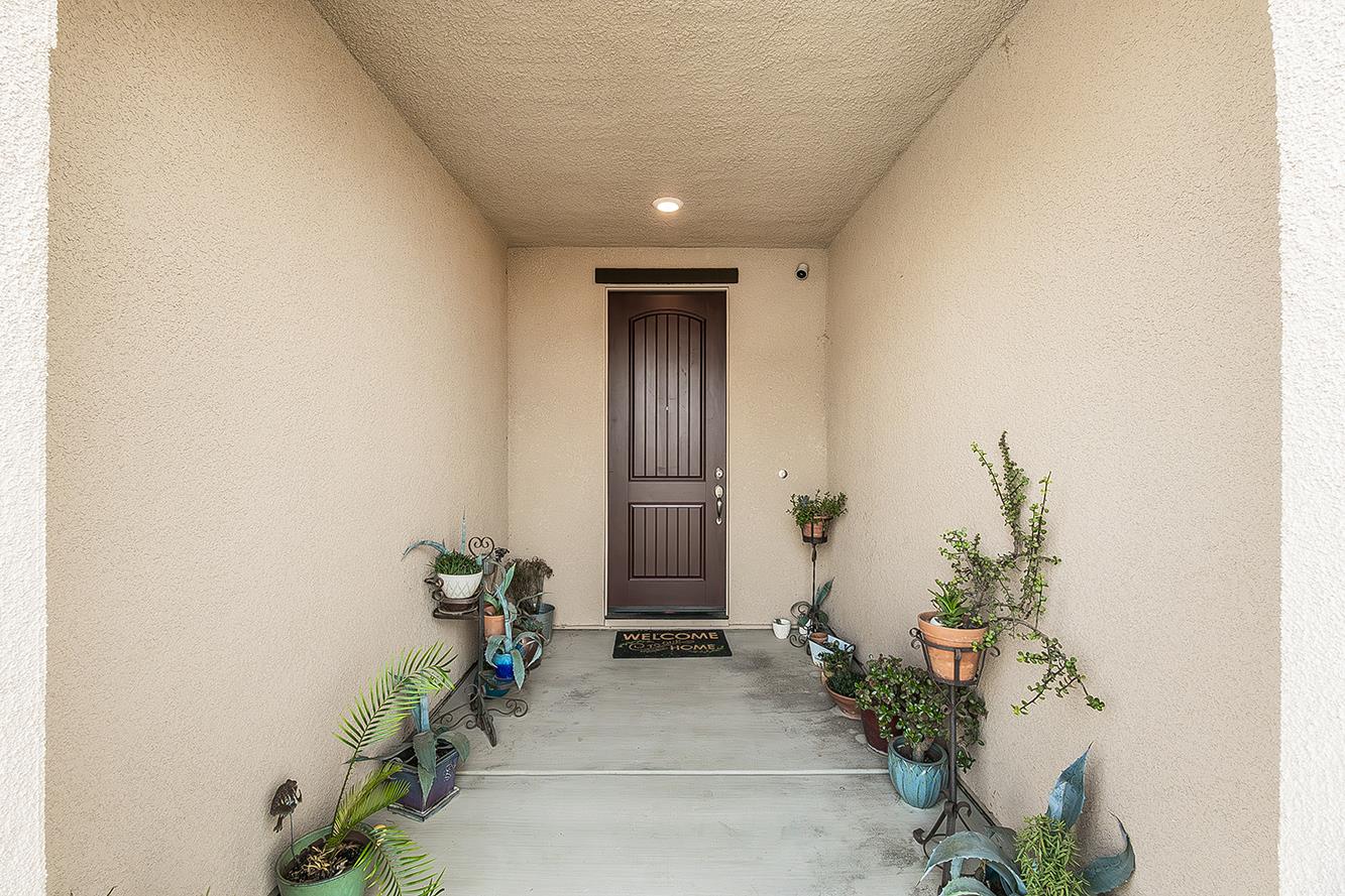 644 Rock Crest Avenue Madera, CA 93636 - Photo 3 of 38 a hallway with flowers and wooden floor