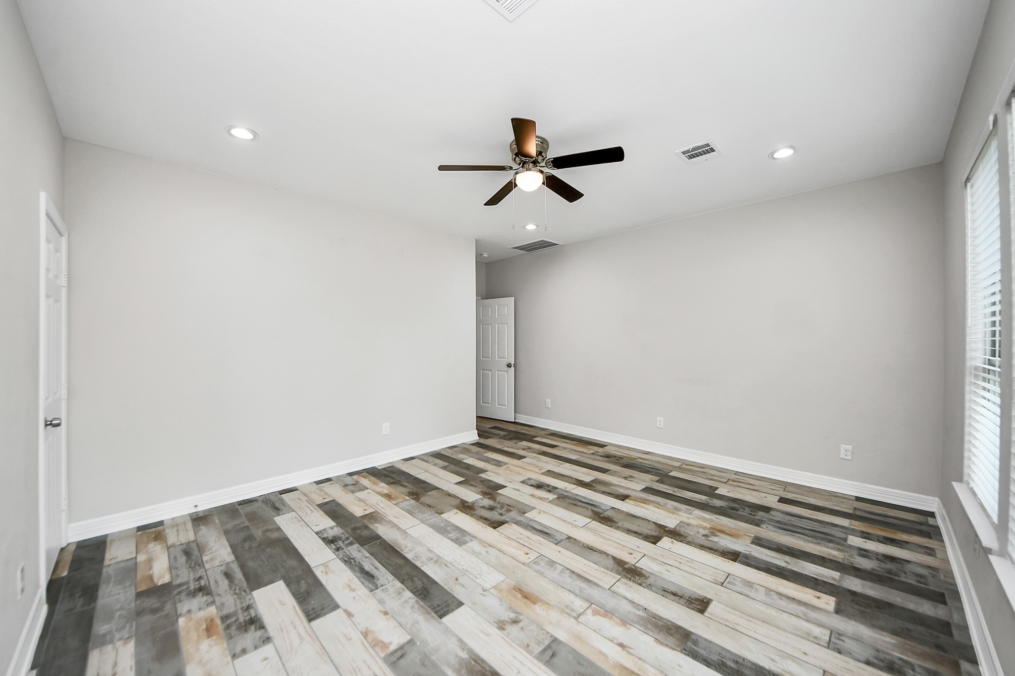 25450 Killarney Road Hempstead, TX 77445 - Photo 11 of 34 a view of a room with a ceiling fan