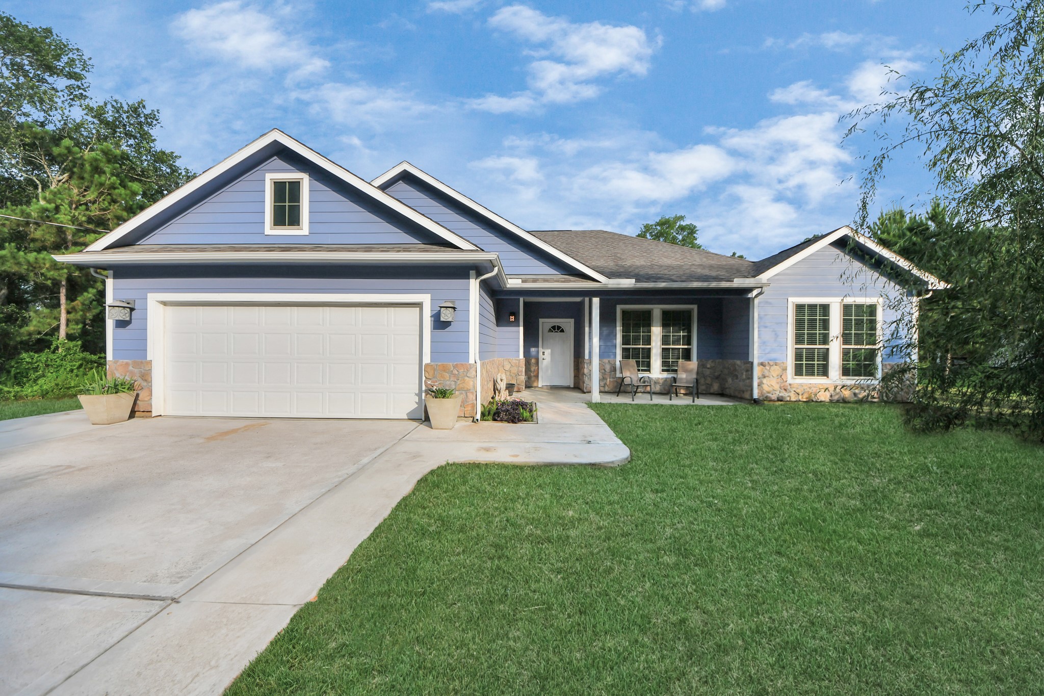 25450 Killarney Road Hempstead, TX 77445 - Photo 2 of 34 a front view of a house with a yard and garage