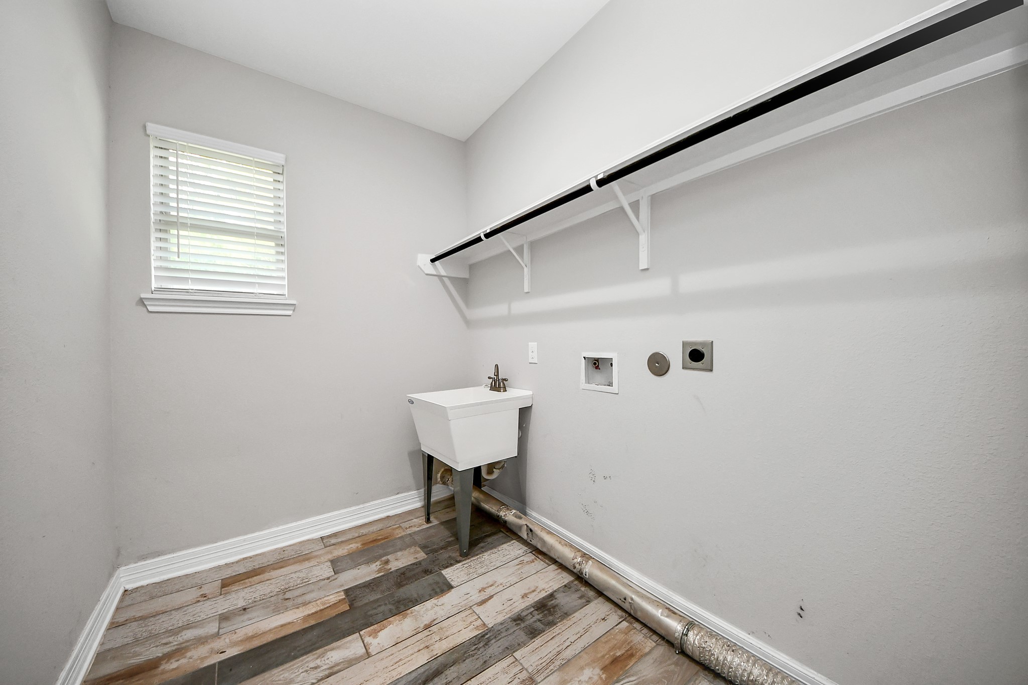 25450 Killarney Road Hempstead, TX 77445 - Photo 29 of 34 a view of small space with table and chair