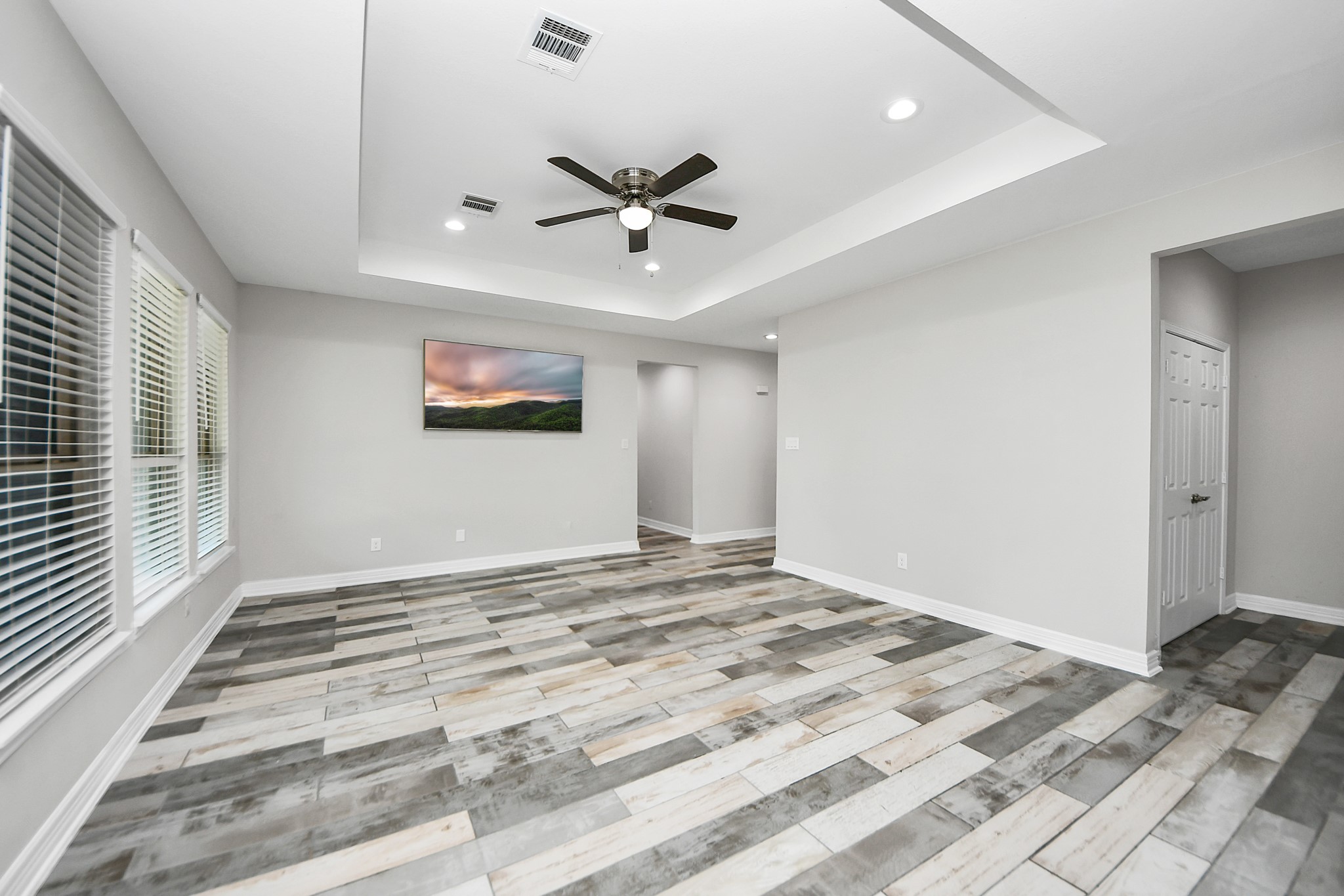 25450 Killarney Road Hempstead, TX 77445 - Photo 7 of 34 a view of a livingroom with a ceiling fan and window