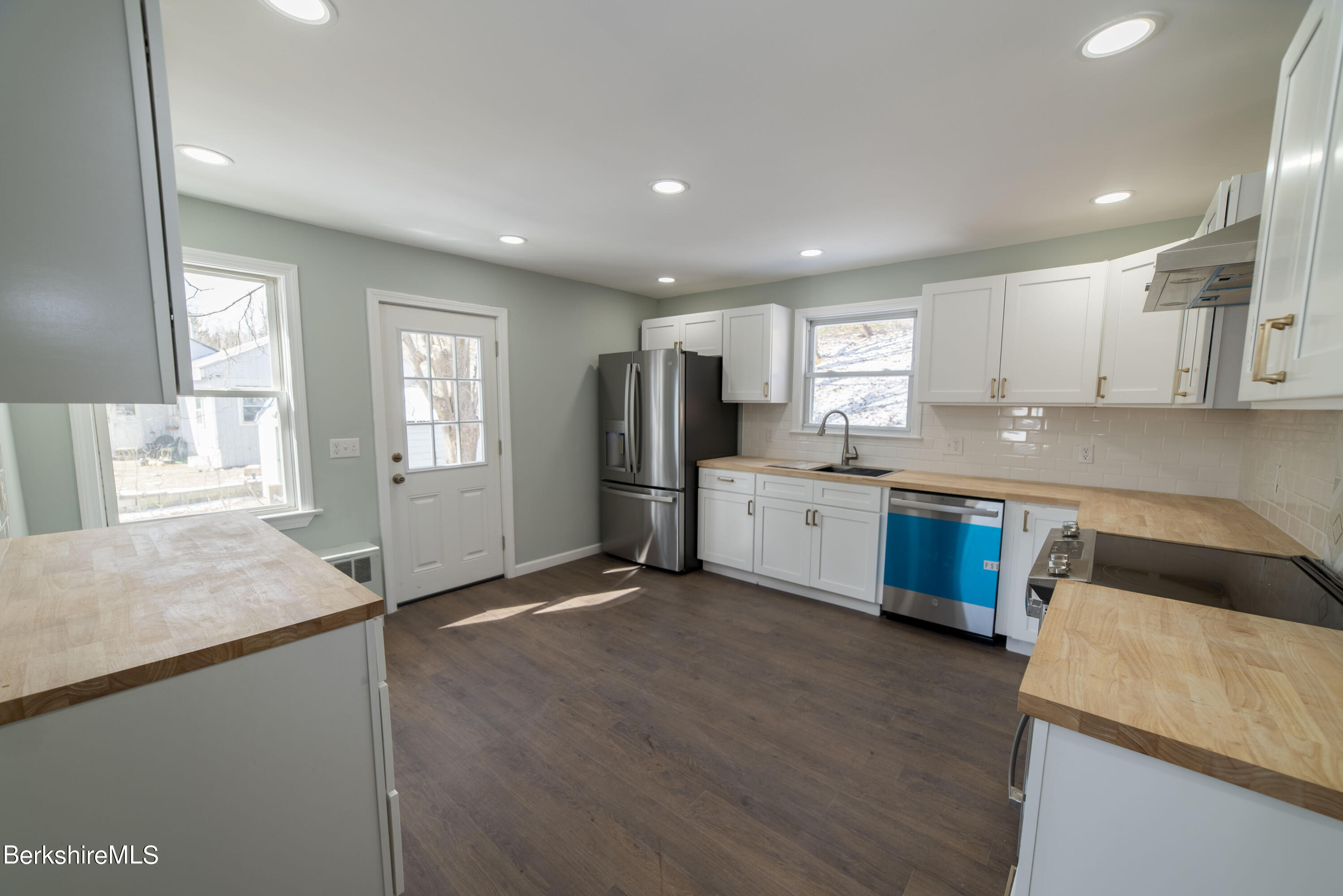517 North State Road Cheshire, MA 01225 - Photo 3 of 13 Kitchen