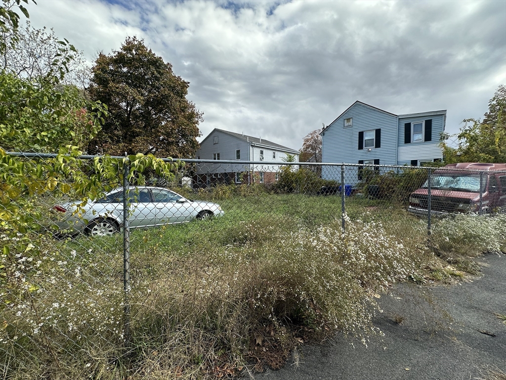 118 Cedar Street Springfield, MA 01105 - Photo 2 of 12