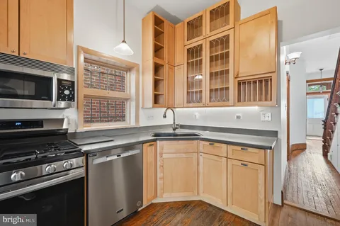 $995,000 | 406 10th Street Southeast, Washington, DC 20003