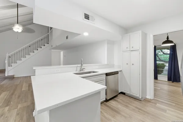 $2,600 | 6106 Vance Jackson Road, Unit 1, San Antonio, TX 78230