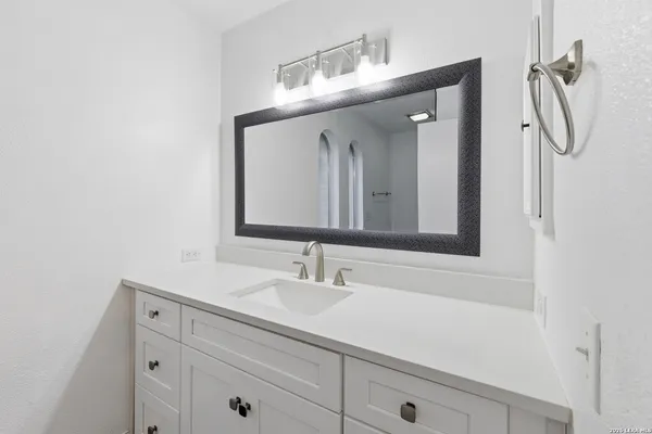 $2,600 | 6106 Vance Jackson Road, Unit 1, San Antonio, TX 78230