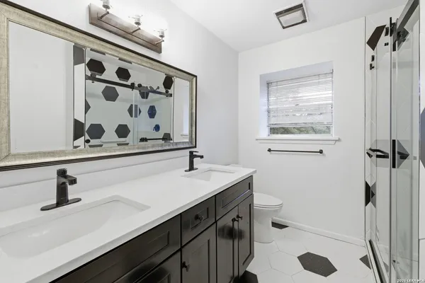 $2,600 | 6106 Vance Jackson Road, Unit 1, San Antonio, TX 78230