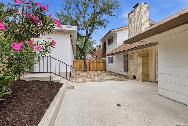 $2,600 | 6106 Vance Jackson Road, Unit 1, San Antonio, TX 78230