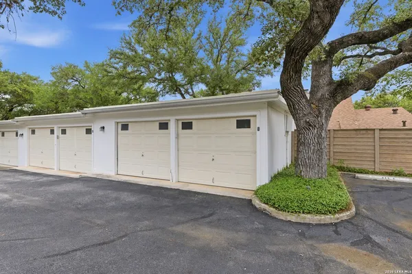 $2,600 | 6106 Vance Jackson Road, Unit 1, San Antonio, TX 78230