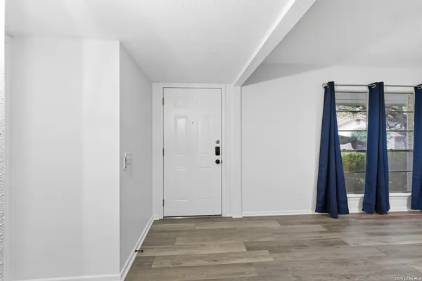 $2,600 | 6106 Vance Jackson Road, Unit 1, San Antonio, TX 78230