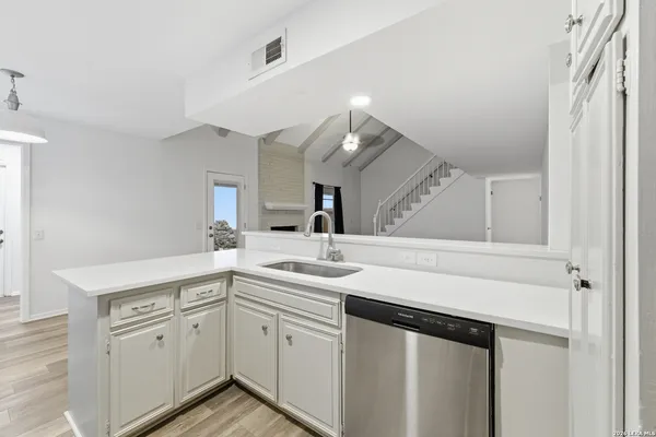 $2,600 | 6106 Vance Jackson Road, Unit 1, San Antonio, TX 78230