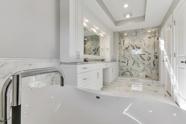 1851 Beechnut Road Northbrook, IL 60062 - Photo 20 of 40 a bathroom with a bathtub sink and mirror