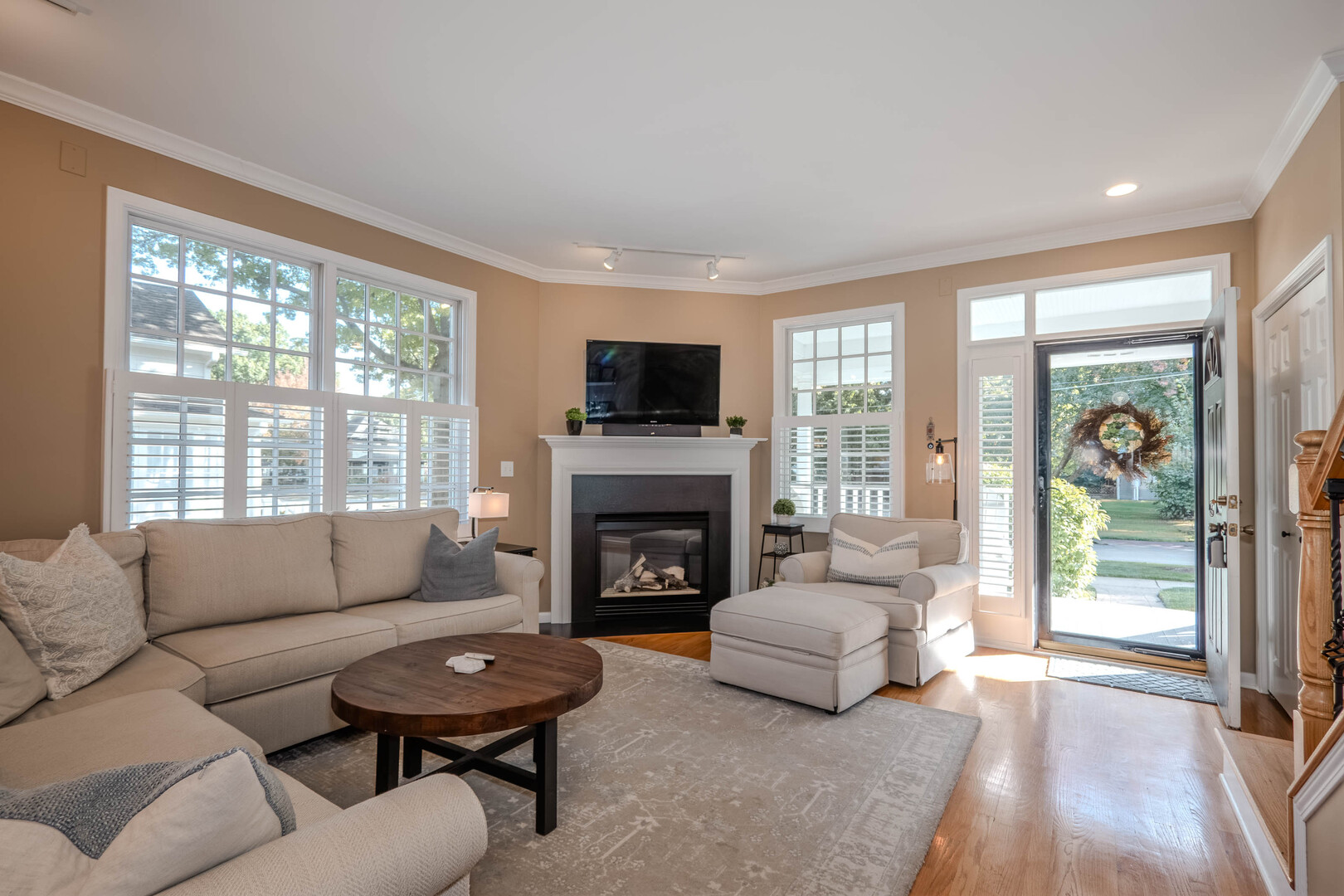 515 Peyton Street Geneva, IL 60134 - Photo 4 of 32