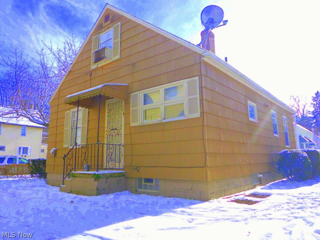912 Carpenter Street Akron, OH 44310 - Photo 22 of 25 Side Entrance/Rear View