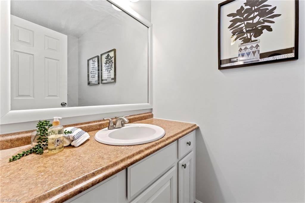 5401 Tower Road Greensboro, NC 27410 - Photo 4 of 21 Half bath