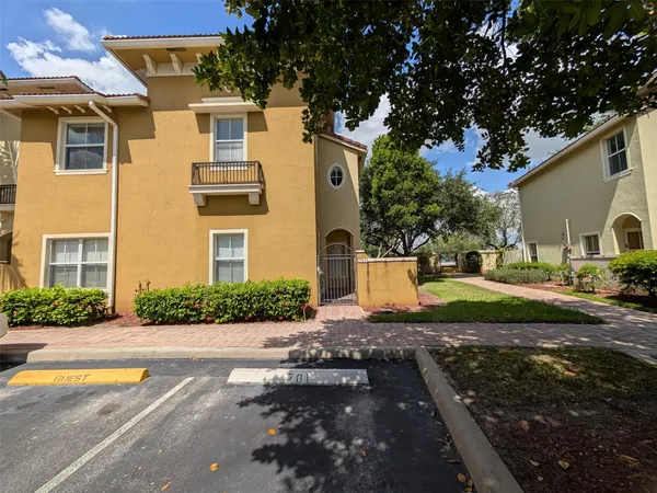 $2,500 | 2851 Prospect Road, Unit 701, Tamarac, FL 33309