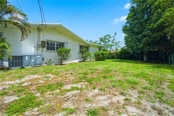 $4,200 | 321 East Chaminade Drive, Hollywood, FL 33021