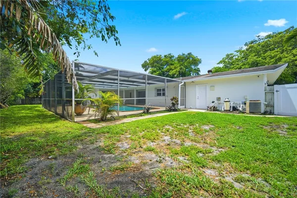 $4,200 | 321 East Chaminade Drive, Hollywood, FL 33021