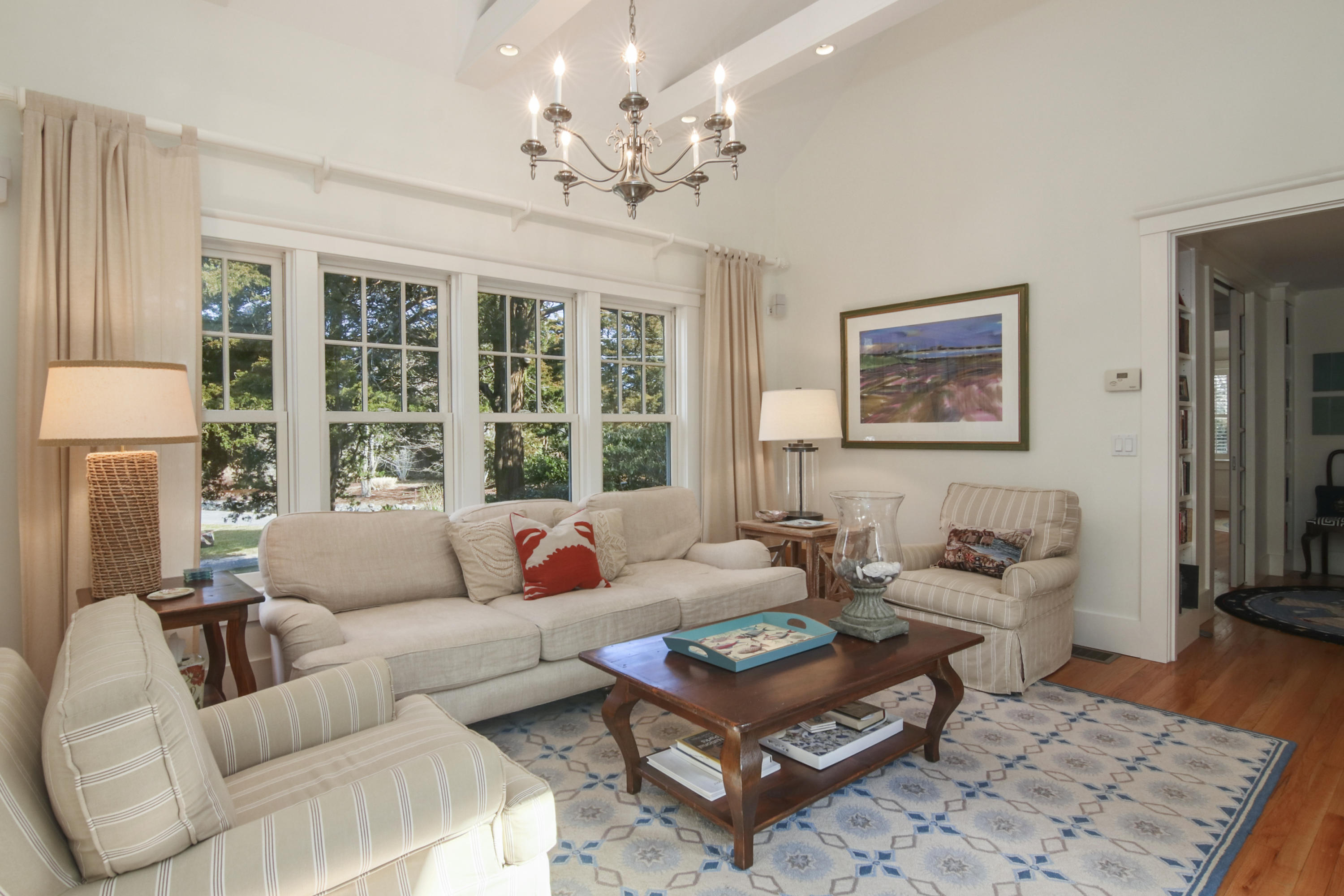 002-photo-living-room-8107501