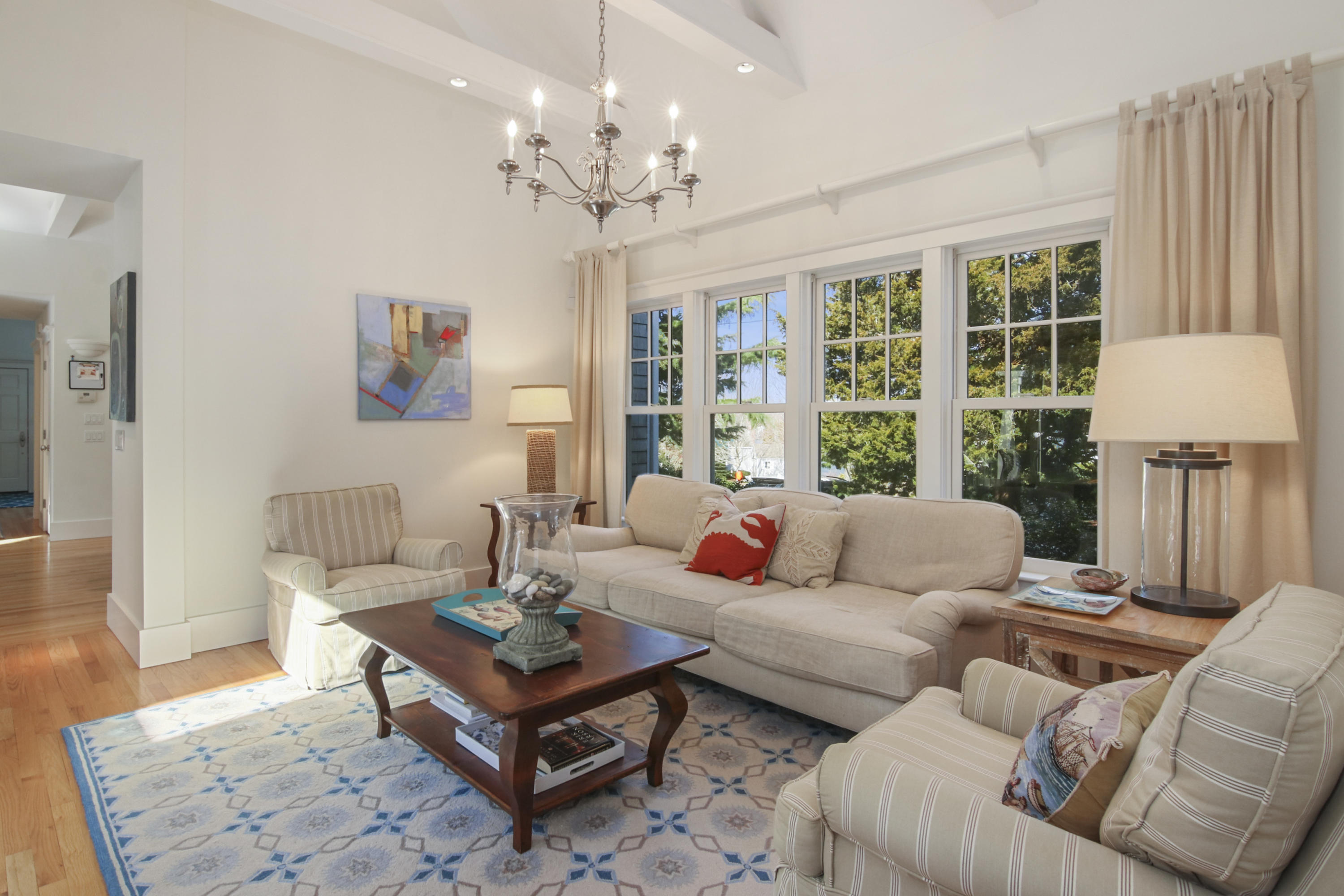 003-photo-living-room-8107502