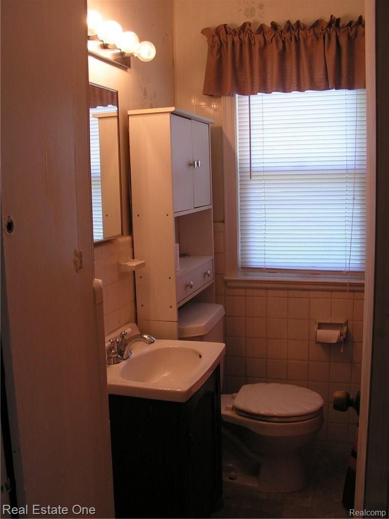16939 Stephens Road Eastpointe, MI 48021 - Photo 9 of 15 PICT0022.JPG
