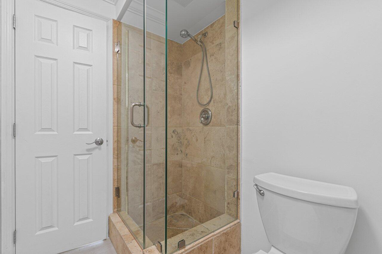 8 Royal Palm Way, Unit 2060 Boca Raton, FL 33432 - Photo 16 of 28 Primary Bathroom
