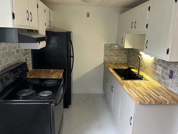 $1,990 | 7 Woodcrest Court, Unit 4, Weymouth, MA 02190