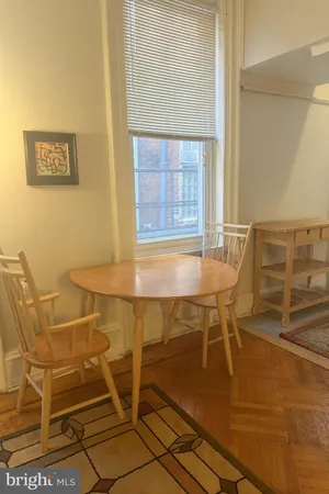 $1,650 | 2008 Chestnut Street, Unit 2R, Philadelphia, PA 19103