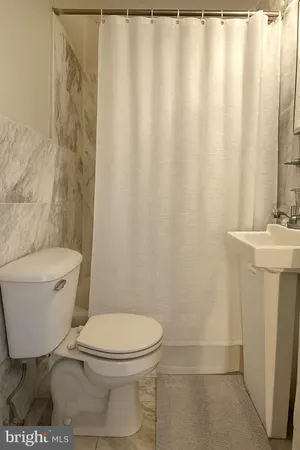 $1,650 | 2008 Chestnut Street, Unit 2R, Philadelphia, PA 19103