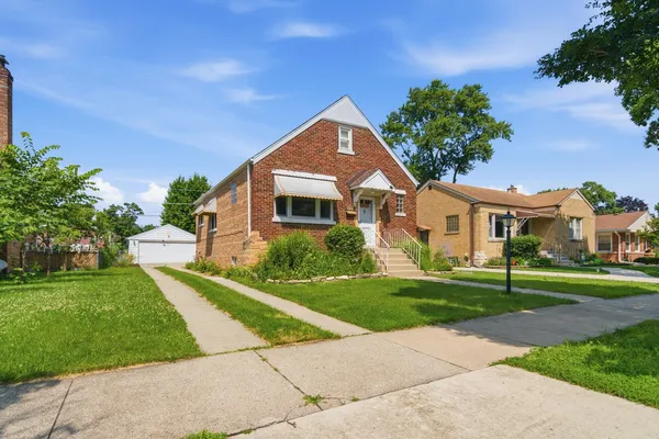 $279,900 | 2416 2nd Avenue, North Riverside, IL 60546
