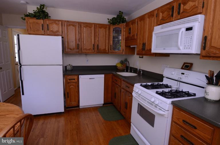 41 Sheridan Road Arnold, MD 21012 - Photo 5 of 30 Kitchen