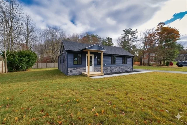 $485,000 | 4 Water Street, Lakeville, MA 02347