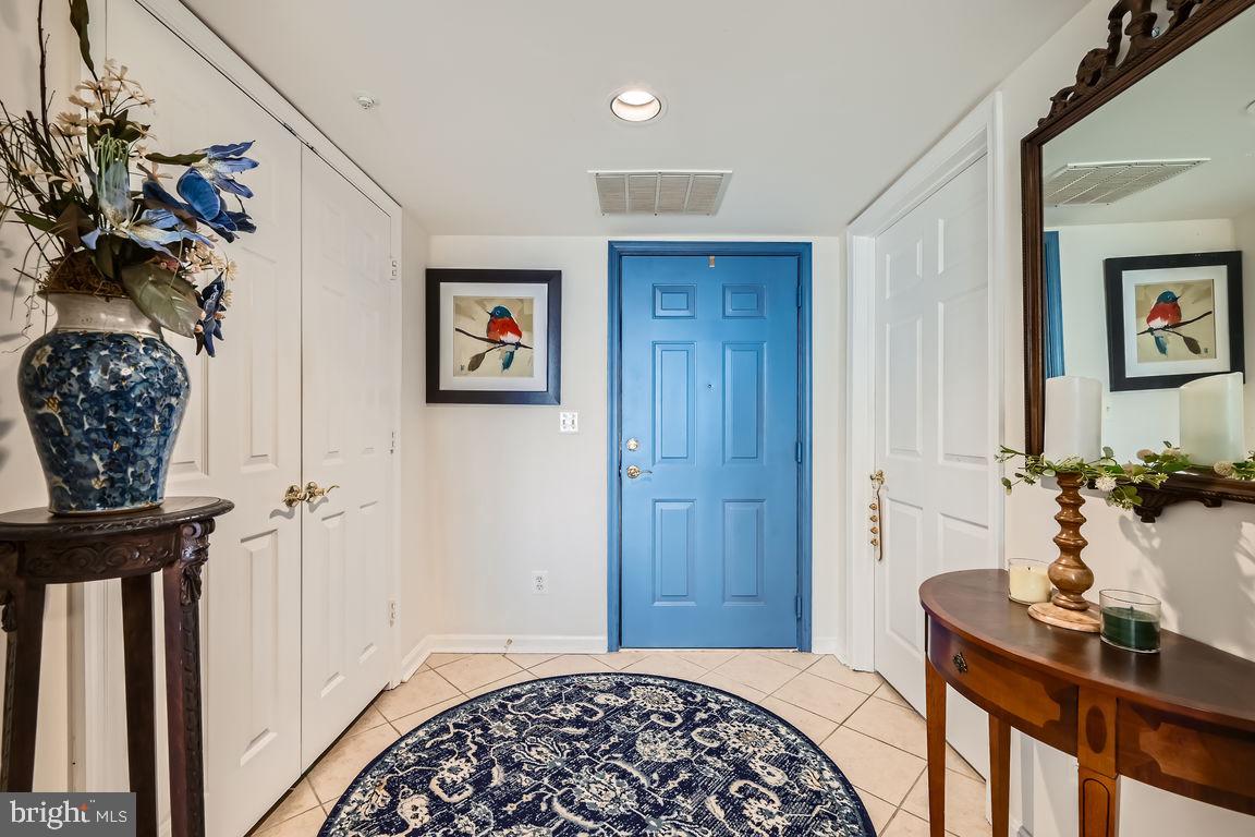 Cozy & welcoming foyer w/ French door coat closet