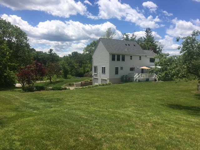 12 Humphrey Road Derry, NH 03038 - Photo 2 of 16