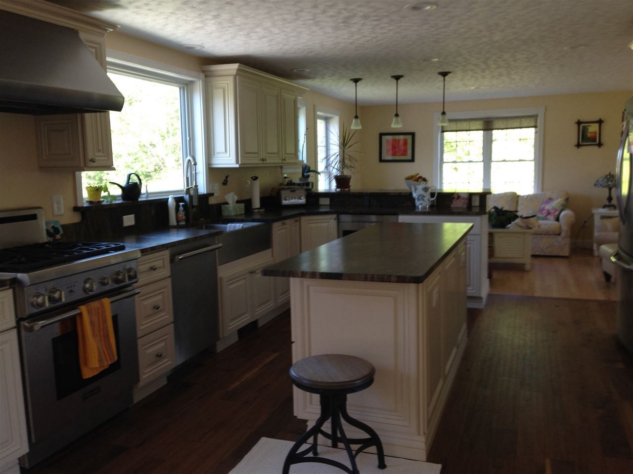 12 Humphrey Road Derry, NH 03038 - Photo 8 of 16