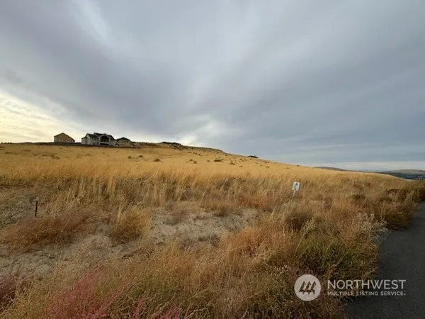 $350,000 | 33908 Mammoth Drive, Kennewick, WA 99338