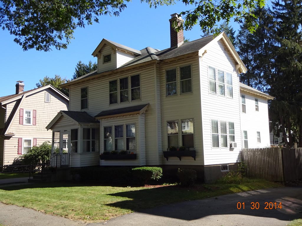18 Woodman Road Worcester, MA 01602 - Photo 3 of 10