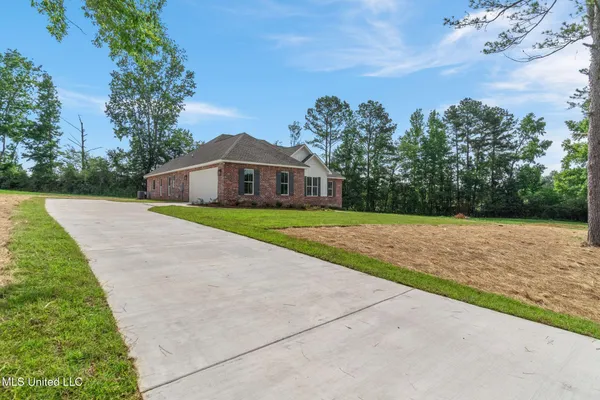$371,850 | 250 Higgins Road, Sumrall, MS 39482