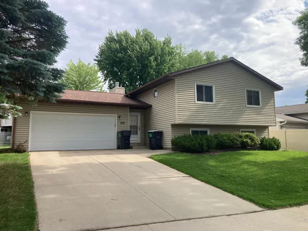 $365,000 | 619 Chalet Drive Northwest, Rochester, MN 55901
