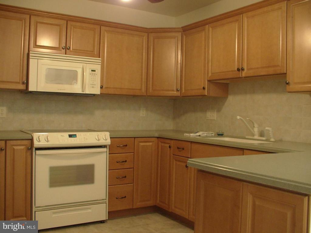 328 Arbor Road Lancaster, PA 17601 - Photo 3 of 9 Gallery Image 3