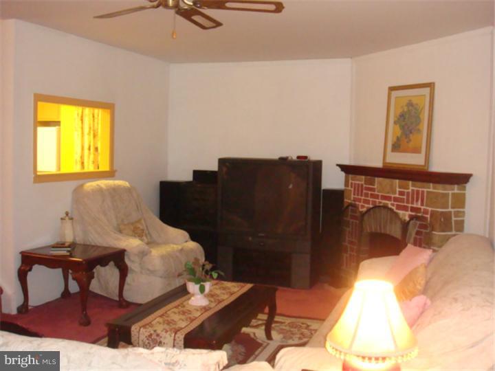 504 Timber Creek Road Lindenwold, NJ 08021 - Photo 6 of 18 Living Room