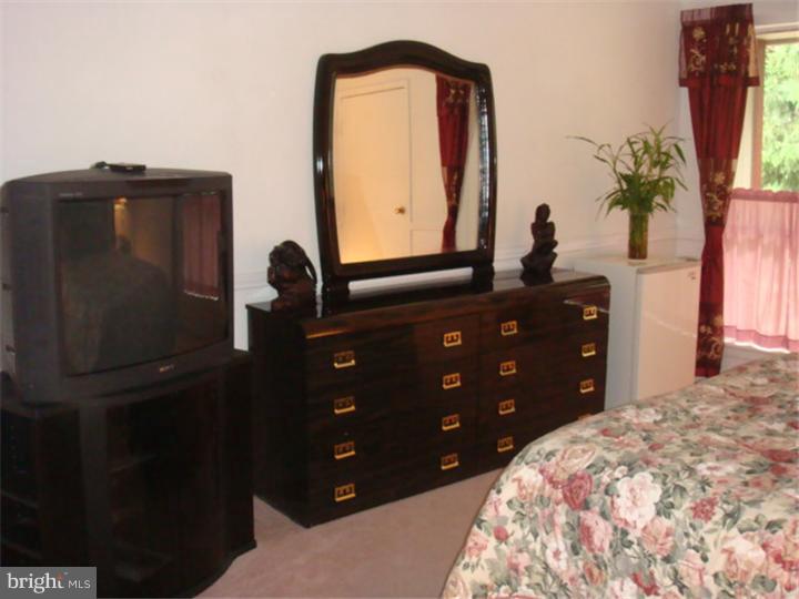 504 Timber Creek Road Lindenwold, NJ 08021 - Photo 10 of 18 Bedroom - Main