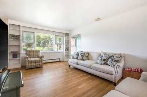 $987,000 | 27 West Side Avenue, East Quogue, NY 11942
