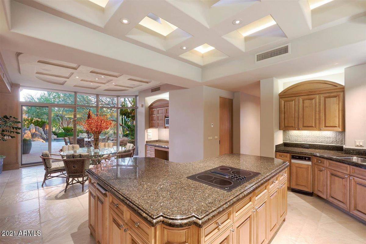 10040 East Happy Valley Road, Unit 661 Scottsdale, AZ 85255 - Photo 26 of 69 Kitchen breakfast room