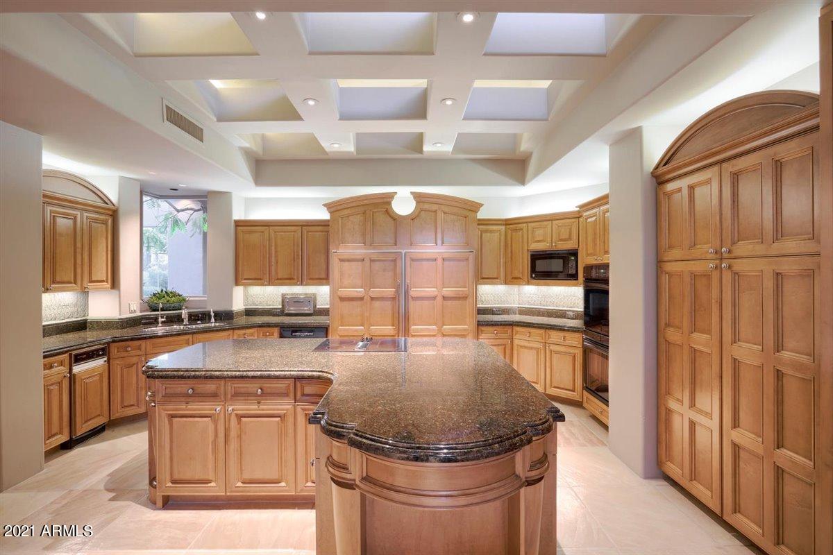 10040 East Happy Valley Road, Unit 661 Scottsdale, AZ 85255 - Photo 28 of 69 Spacious kitchen