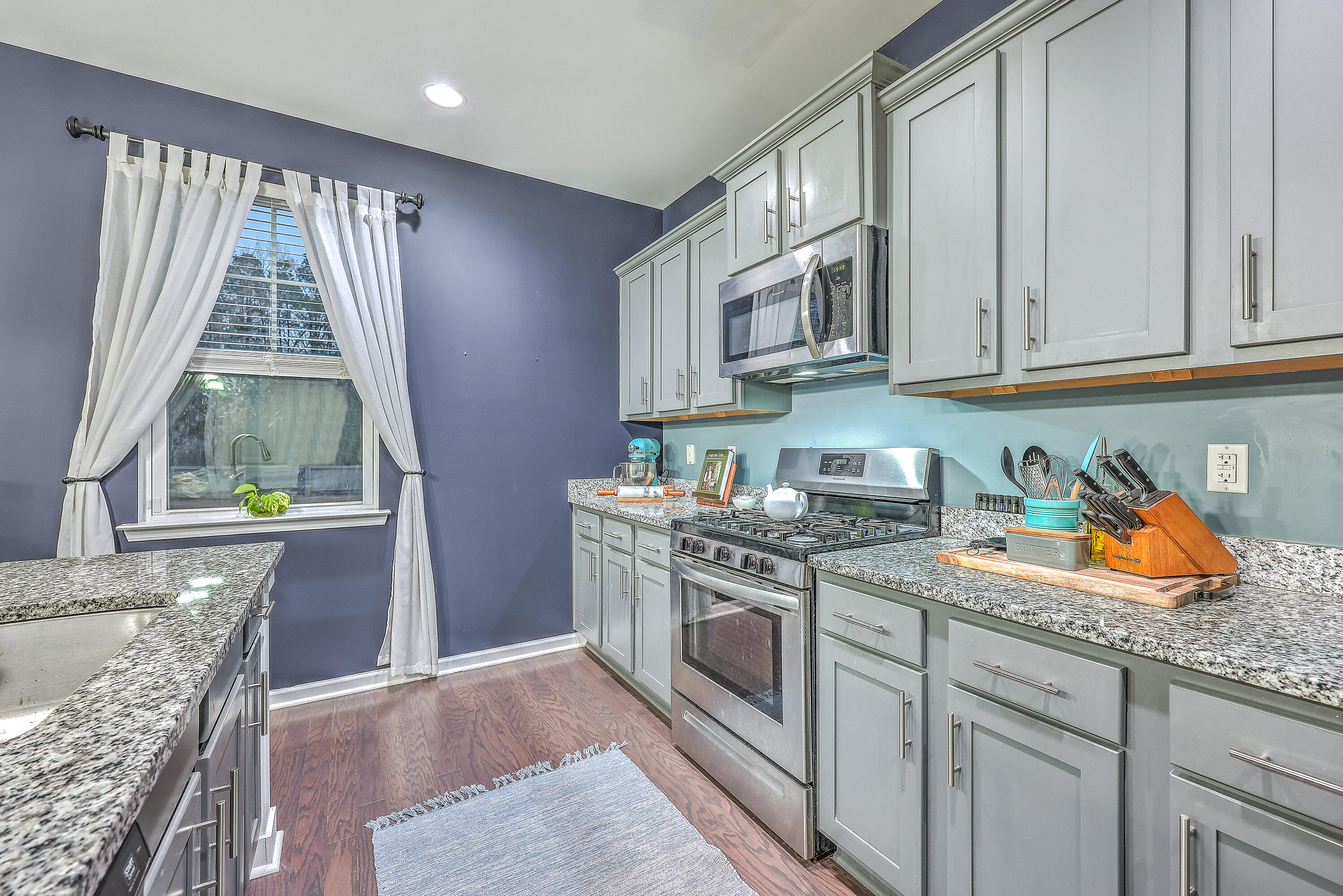 643 Woolum Drive Moncks Corner, SC 29461 - Photo 11 of 29 Kitchen with Island and Pantry
